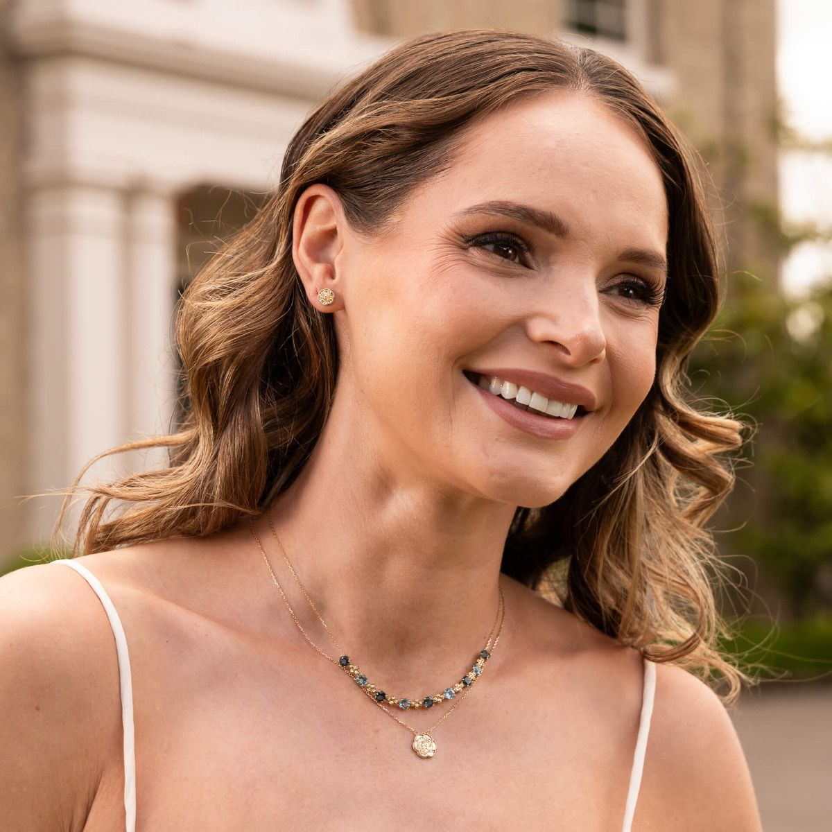 gold-rose-necklace-model